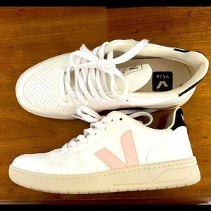 Veja V-10 Bastille sneaker white/pink/black size 6. Great condition.